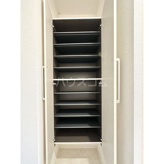 Room image 8