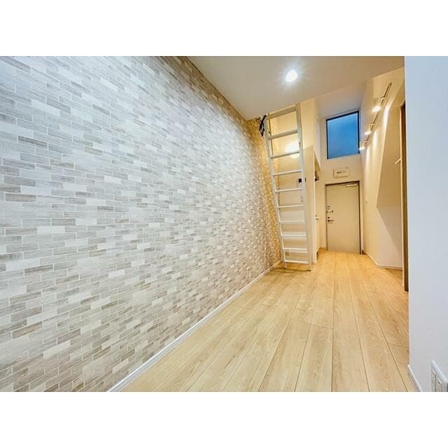 Room image 14