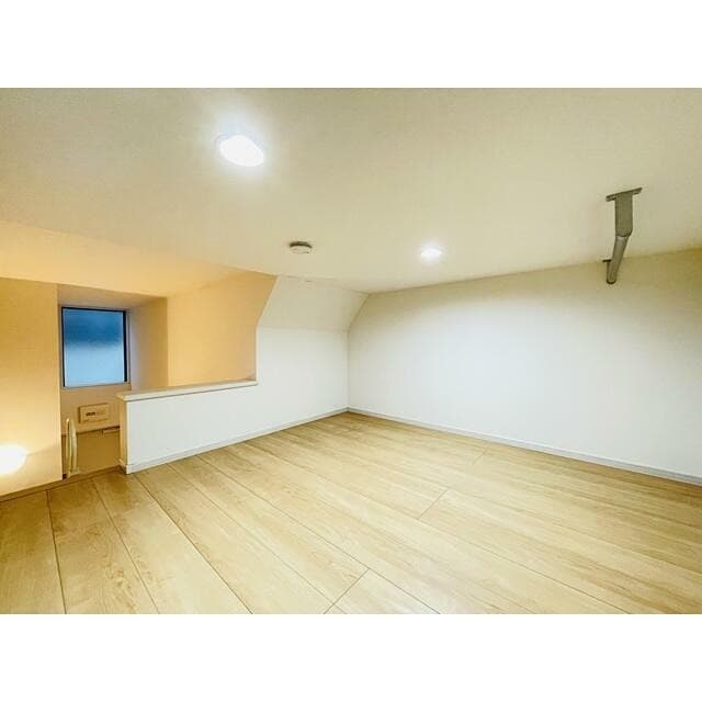 Room image 8