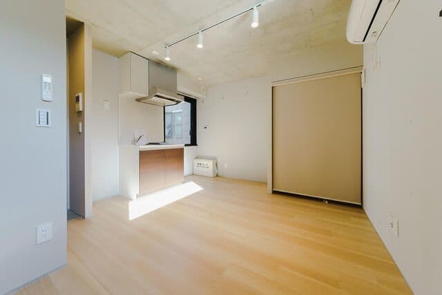 Room image 8