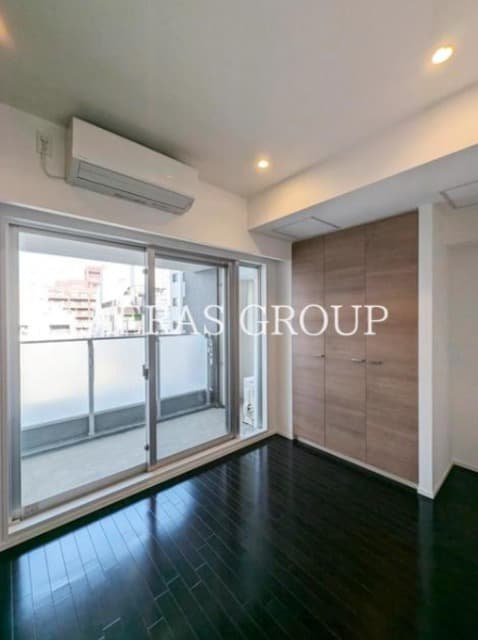 Room image 8