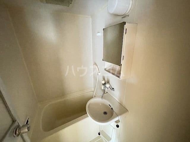 Room image 8