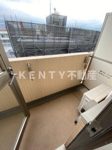 Room image 9
