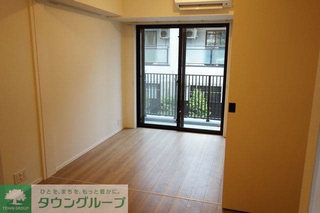 Room image 8