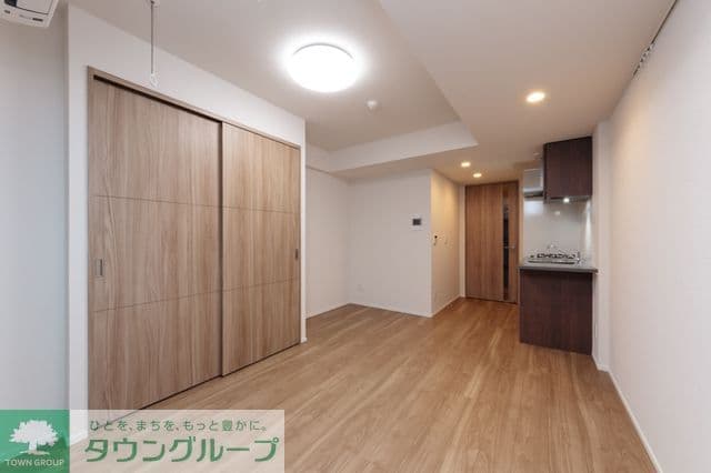 Room image 8