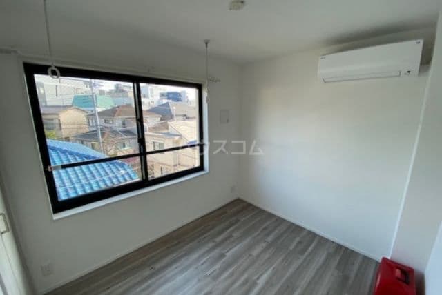 Room image 8