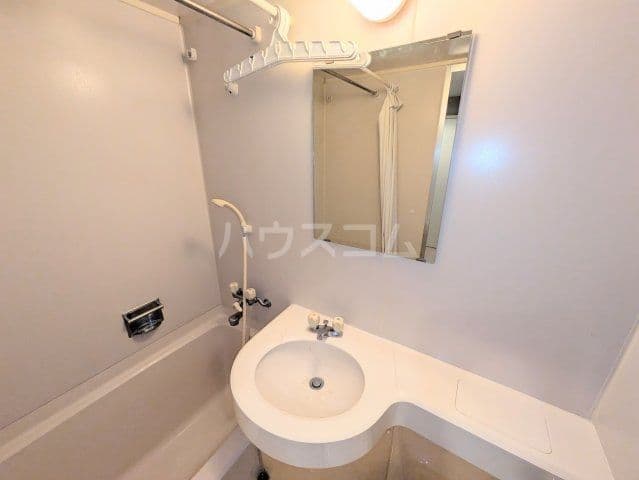 Room image 8