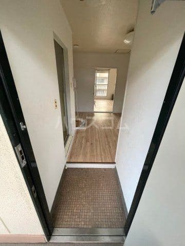 Room image 12