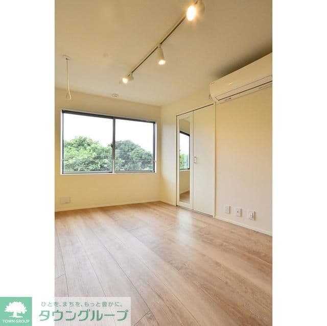 Room image 8