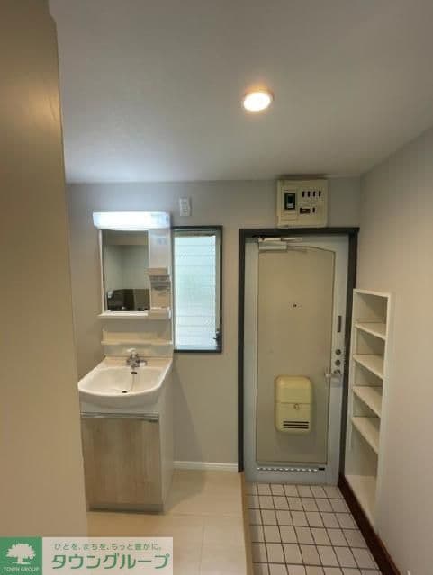 Room image 8