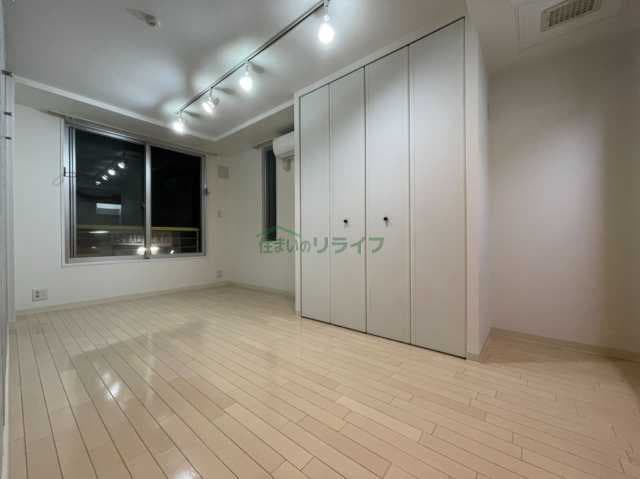 Room image 8