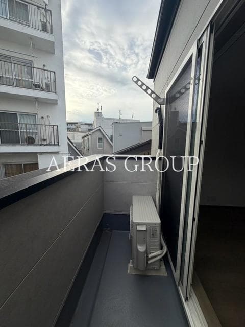 Room image 9