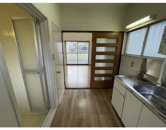 Room image 8
