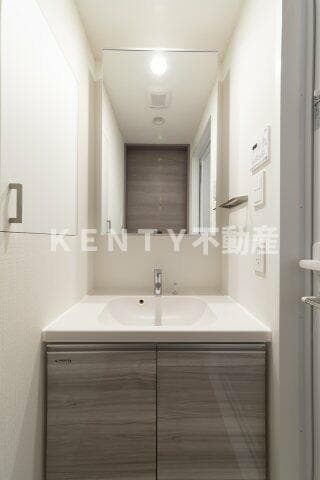 Room image 8