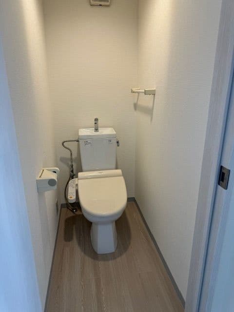 Room image 8