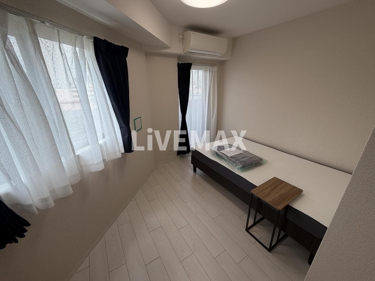 Room image 8