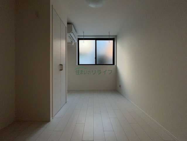 Room image 8