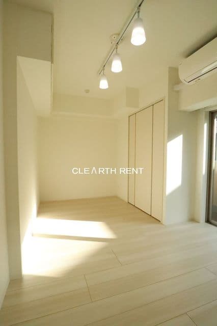 Room image 8