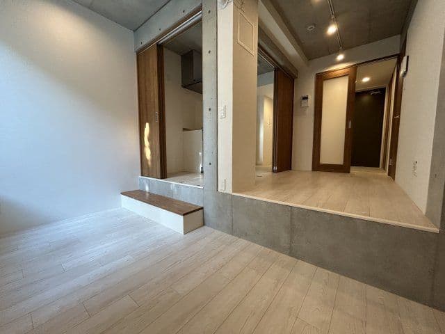 Room image 8