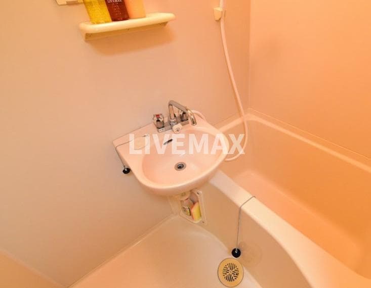 Room image 9