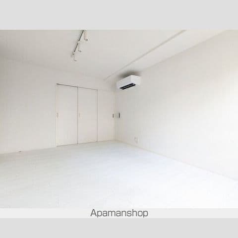 Room image 14