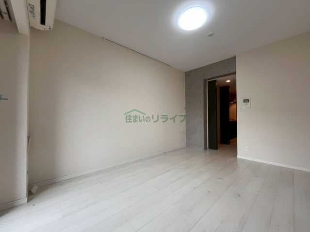 Room image 8