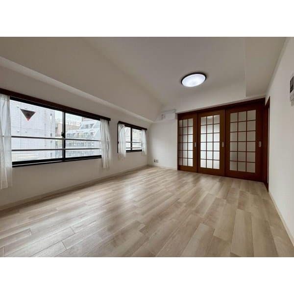 Preview interior of 06292678