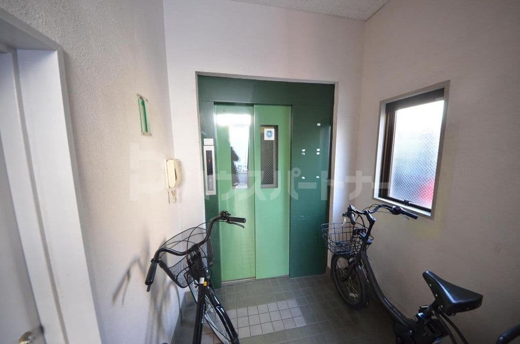 Room image 13