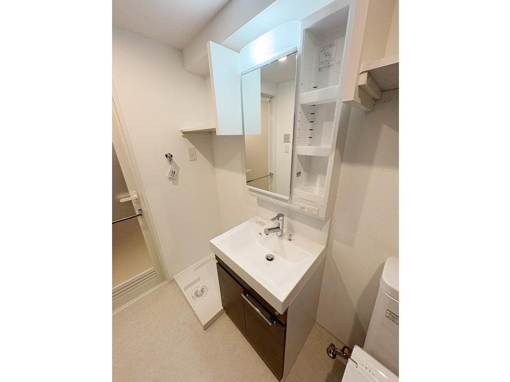 Room image 8