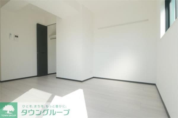 Room image 8