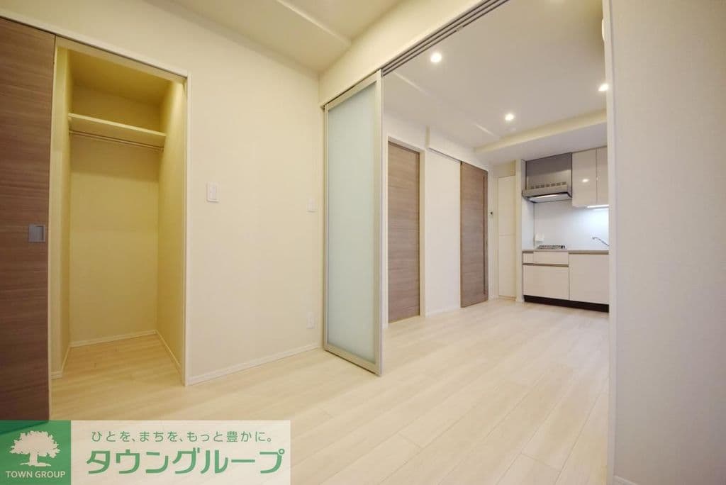 Room image 8