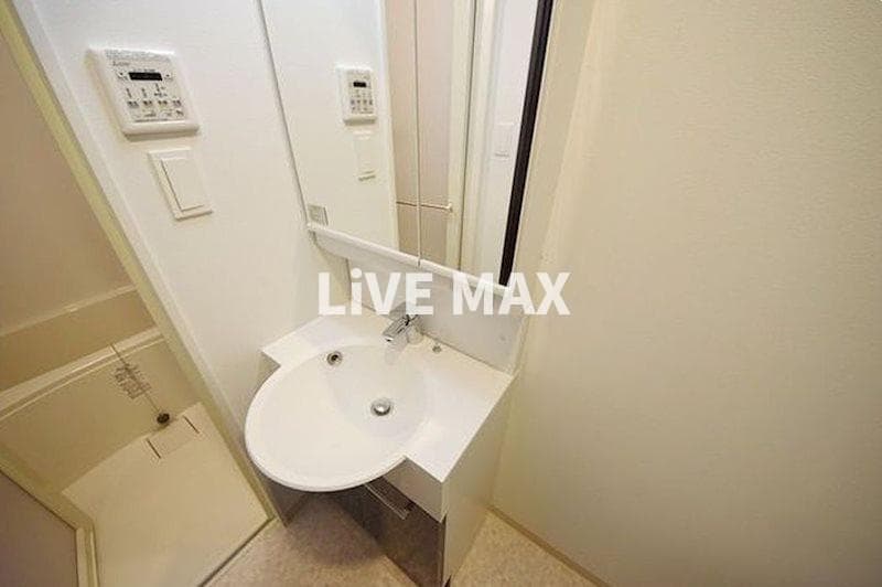 Room image 9