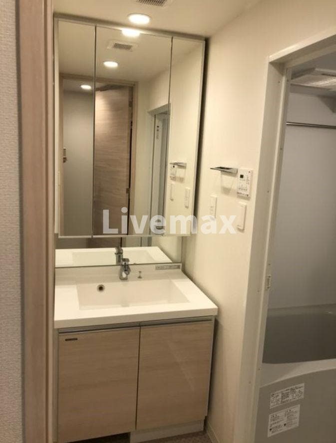 Room image 9