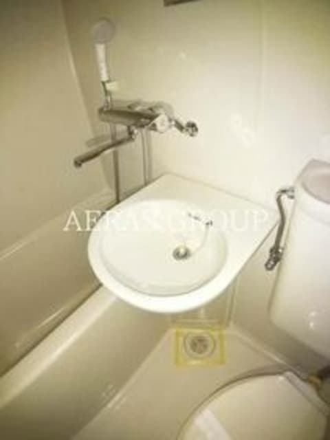 Room image 8