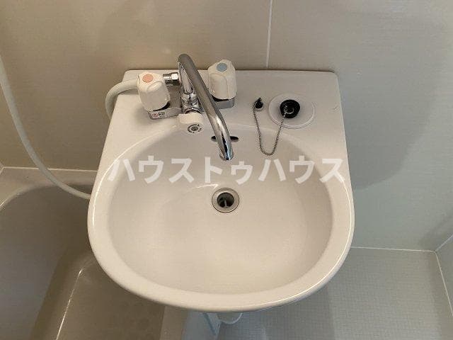 Room image 8