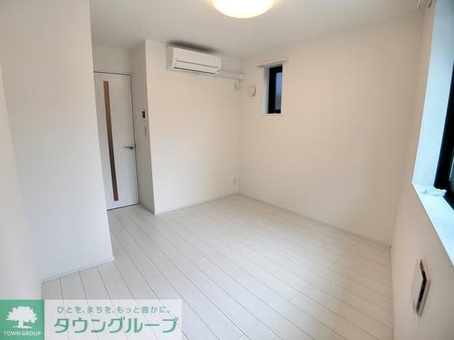 Room image 8