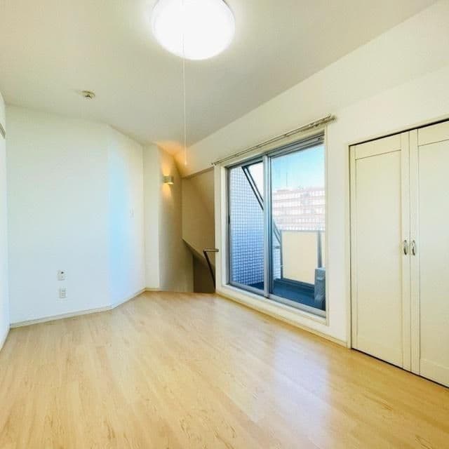 Room image 8