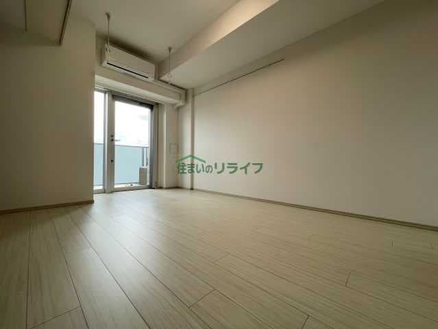 Room image 8
