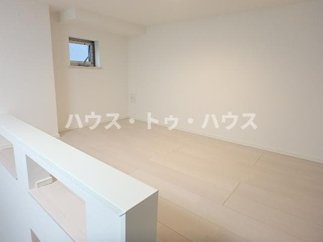 Room image 8