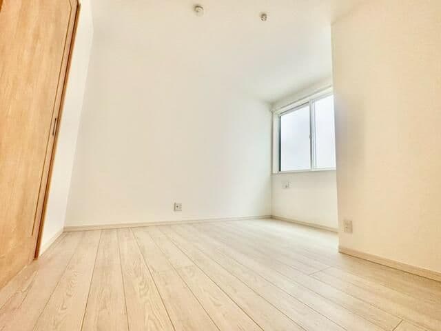 Room image 13