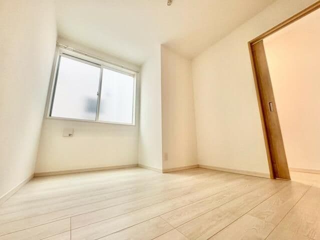 Room image 8