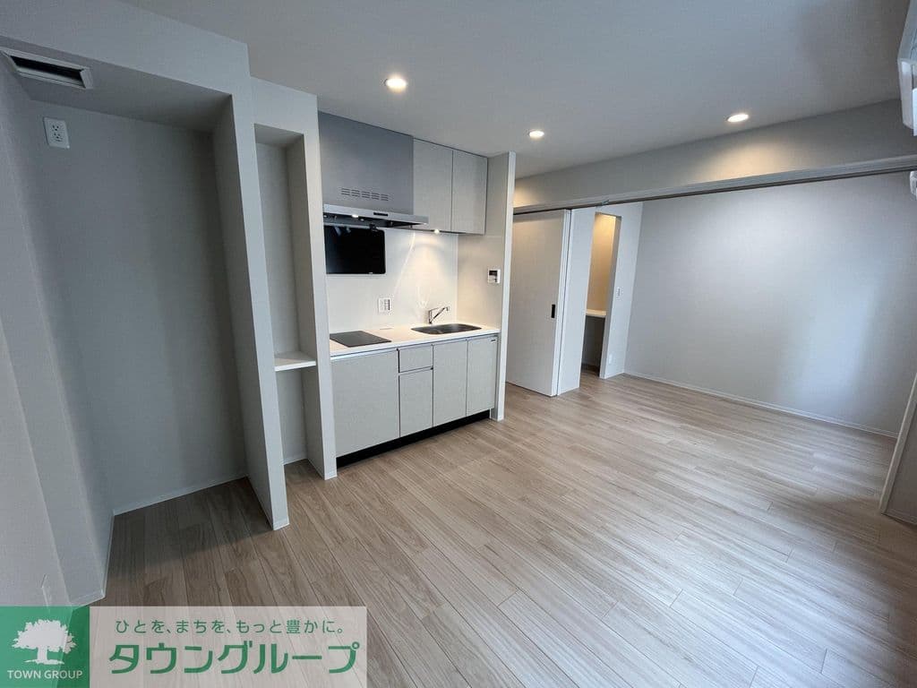 Room image 8