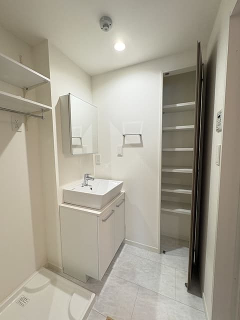Room image 16