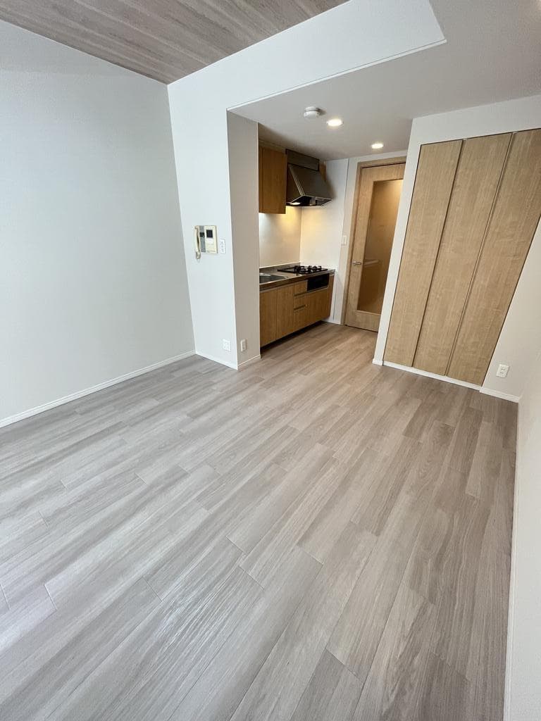 Room image 8